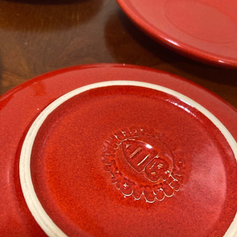 Fiesta Homer Laughlin Scarlet, red saucers ￼